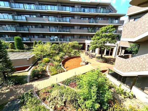 【ルネ芦屋川ロザリウム】共用部分(中庭)1 【ルネ芦屋川ロザリウム】共用部分(中庭)1