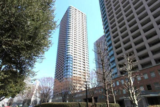 【スカイライトタワー】「リバーシティ21」の敷地に建つ4つの住棟の中で最も高い40階建。 【スカイライトタワー】「リバーシティ21」の敷地に建つ4つの住棟の中で最も高い40階建。