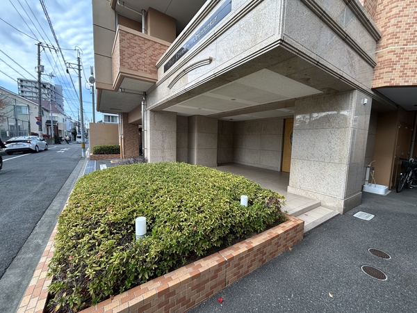 【ヴェルディ東雲参番館】エントランス