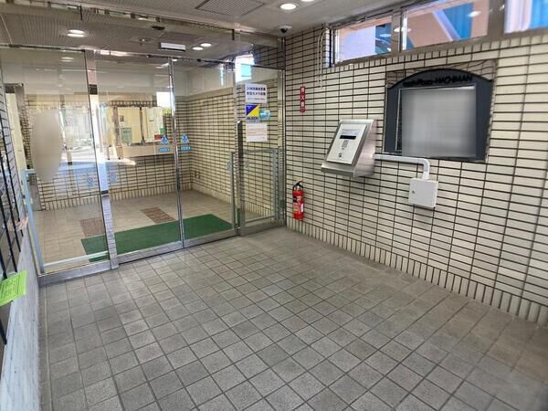 【朝日プラザ八幡】エントランス