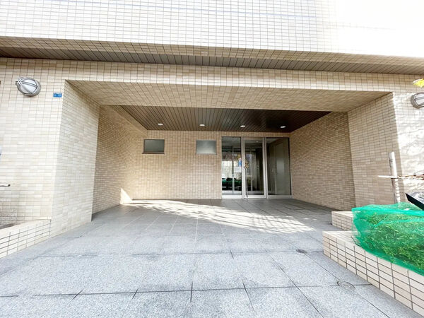 【ヴィルヌーブ円山公園】エントランス