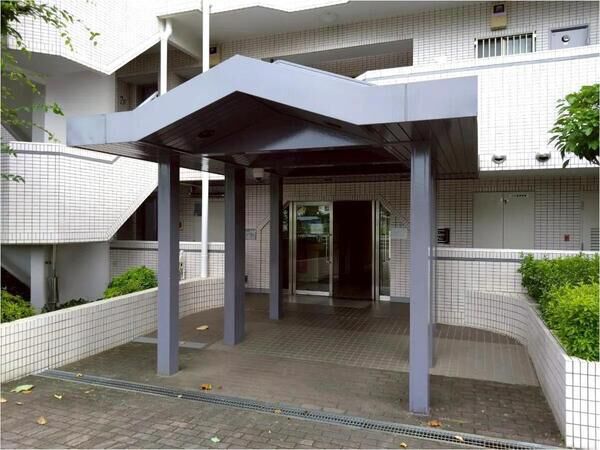 【シャルマン横浜中山】エントランス