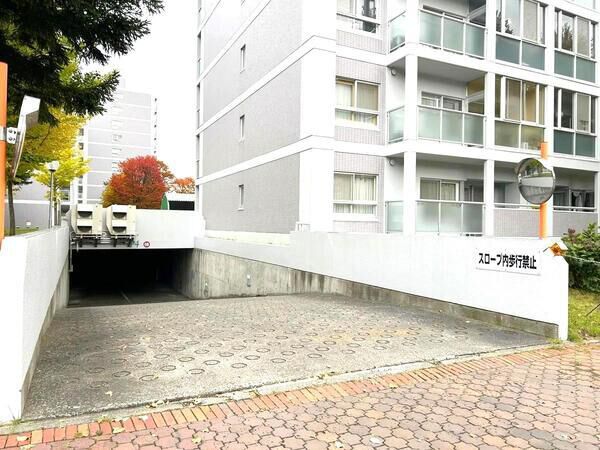 3号館　共用部分（駐車場入口）