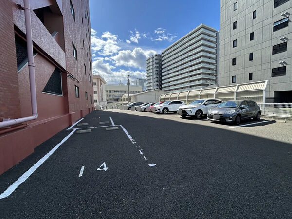 【ライオンズマンション二十人町】駐車場 【ライオンズマンション二十人町】駐車場