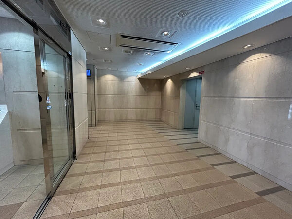 【ウェルブ六甲道】3番街2番館 エントランス1 【ウェルブ六甲道】3番街2番館 エントランス1