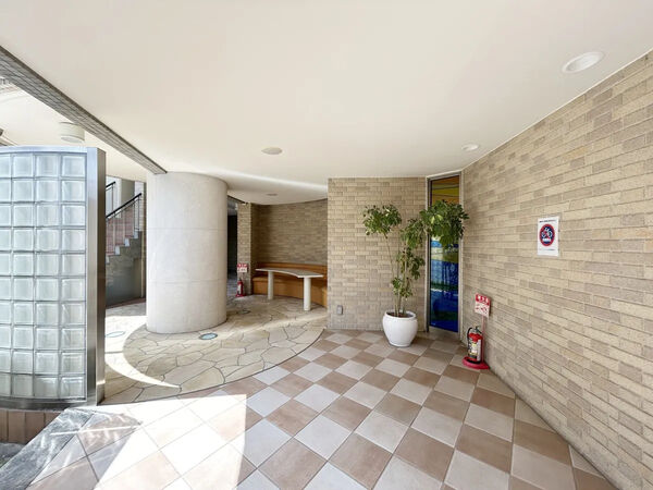 【ワコーレアーバンヒル山手】エントランス