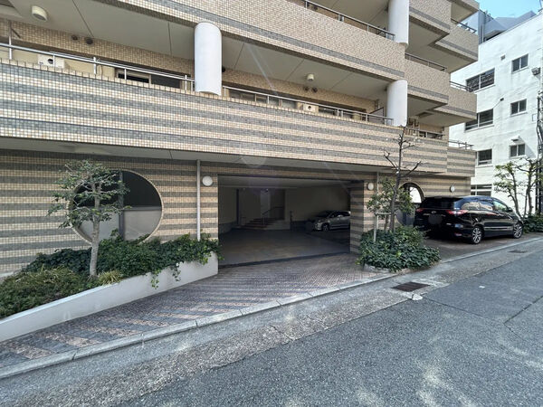 【ワコーレアーバンヒル山手】駐車場