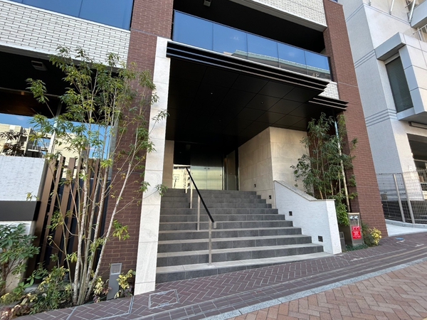 【リストレジデンス横濱桜木町】エントランス