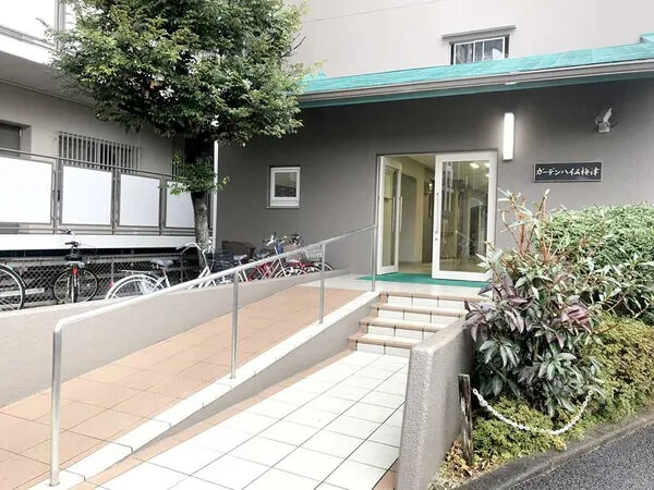 【ガーデンハイム梅津】エントランス