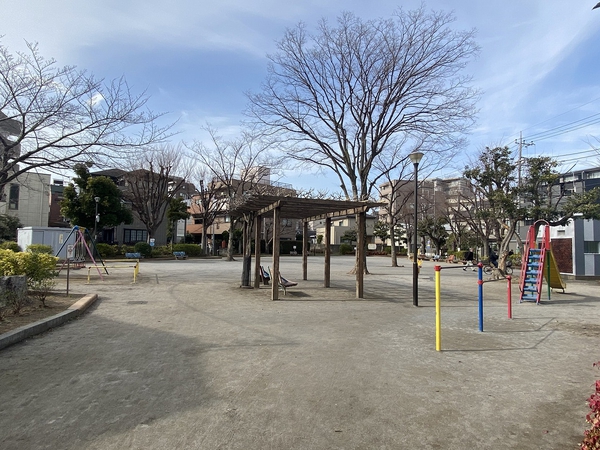 区立末広公園　約220ｍ（徒歩3分）