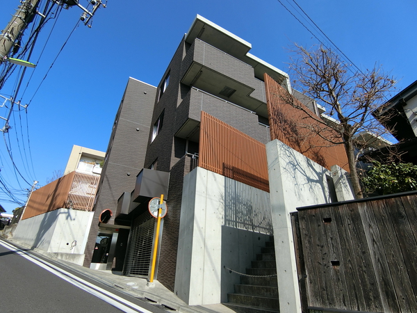 【ラグシスヒルズ三軒茶屋】外観