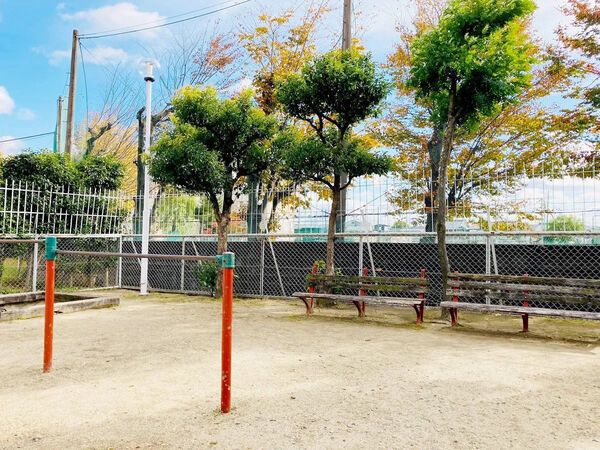 【サンヴェール太秦】敷地内公園 【サンヴェール太秦】敷地内公園
