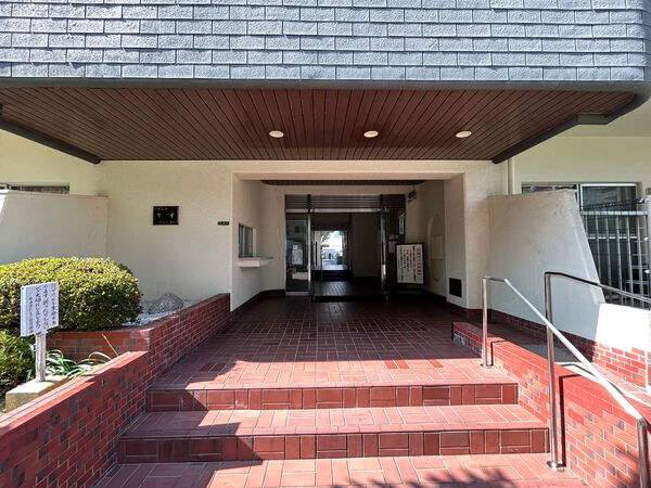 【日商岩井中津マンション】エントランス