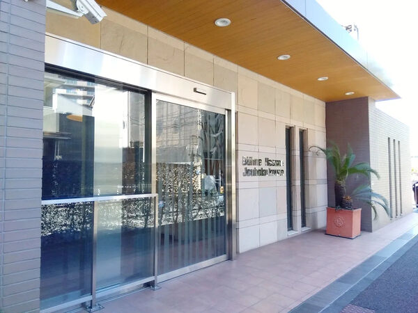 【ビューネ蓮根城北公園】エントランス 【ビューネ蓮根城北公園】エントランス