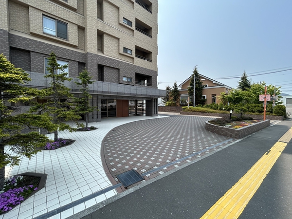 【クリーンリバーフィネス手稲オーブ】共有部分　車寄せ