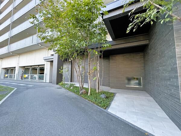 【エールヴィータ牛田新町リバーウォーク】エントランス