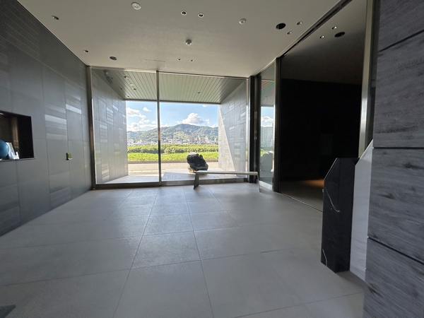 【エールヴィータ牛田新町リバーウォーク】エントランス