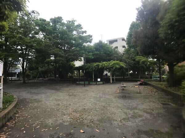 「保木間4丁目児童遊園」まで約300m(徒歩4分) 「保木間4丁目児童遊園」まで約300m(徒歩4分)