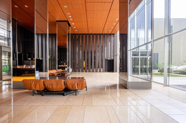 【ワールドシティタワーズ】グランドエントランス