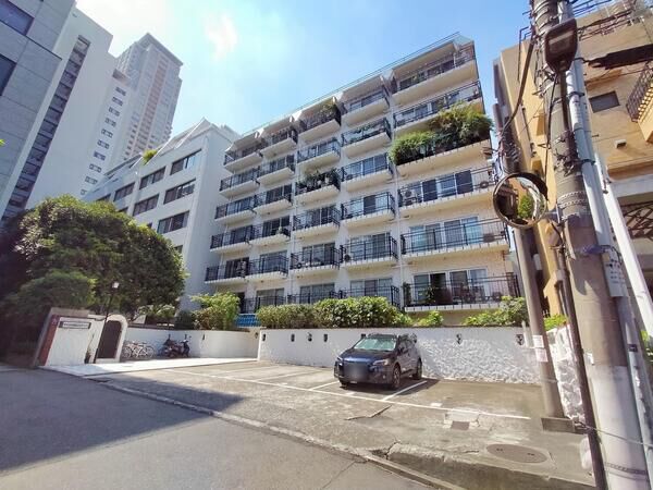 【秀和新坂町レジデンス】外観写真