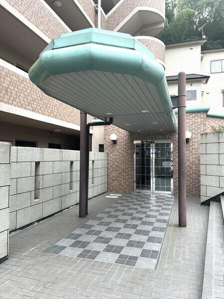 【フローレンス口田南弐番館】エントランス