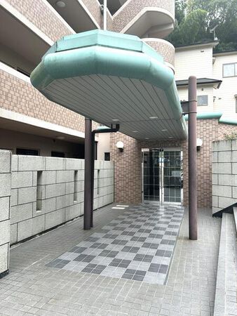 【フローレンス口田南弐番館】エントランス