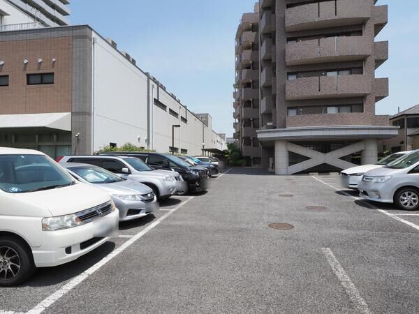 【グランディール大宮】駐車場