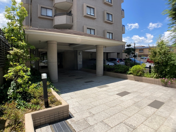 【ヴィルヌーブ北仙台】エントランスアプローチ