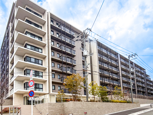 【レ・ジェイド千里藤白台3丁目】外観