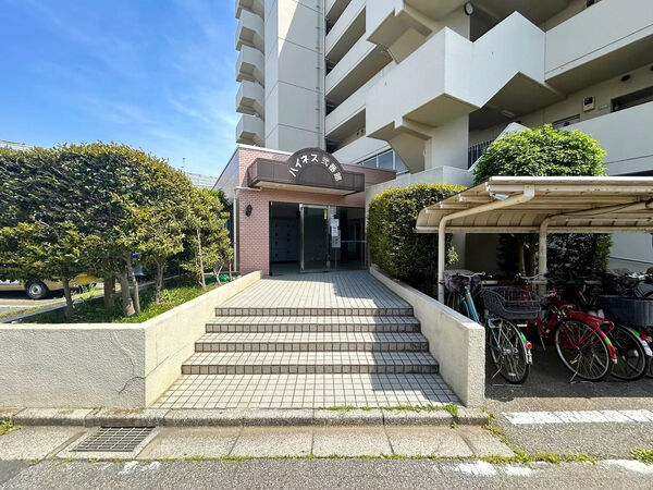 【ハイネス勝田台】エントランス