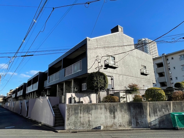 【タウンハウス鶴ヶ峰】外観
