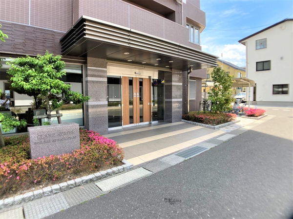 【クレアホームズ仙台荒井駅前】エントランスアプローチ