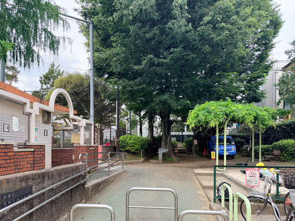 高円寺北二公園まで約350m(徒歩5分)