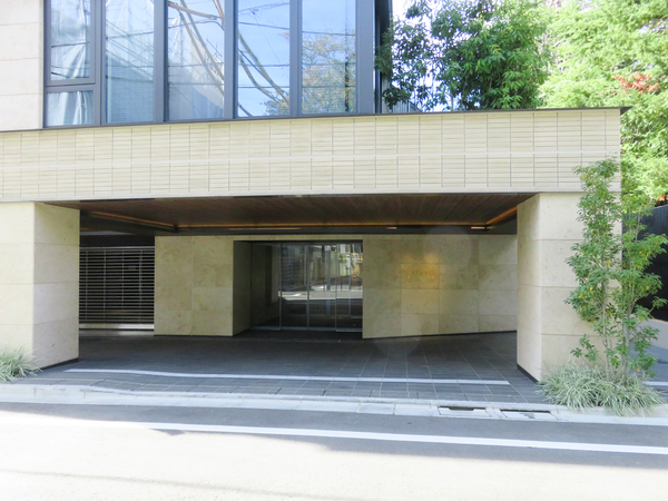 【リジェ代々木上原テラス】エントランス