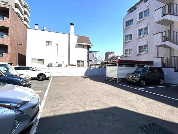 【リラハイツ伏見】共用部分（駐車場）