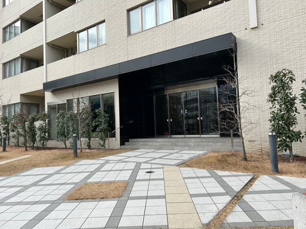 【ヴェレーナグラン横濱 井土ヶ谷】エントランス