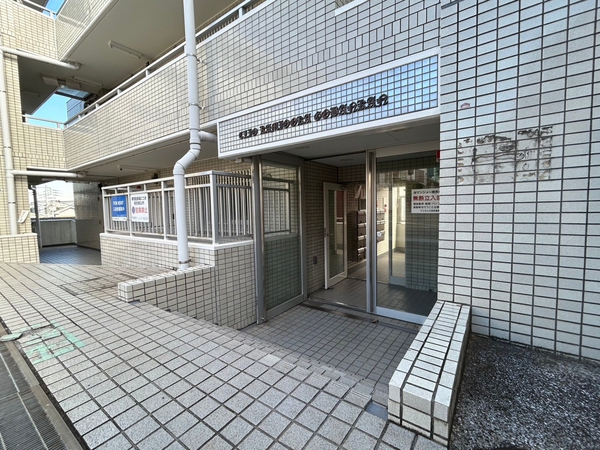 【クリオ上大岡伍番館】エントランス