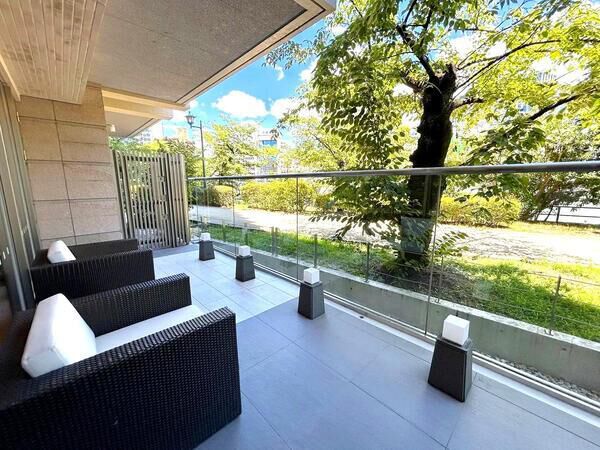 【プレミスト上幟町】ロビー(遊歩道沿い) 【プレミスト上幟町】ロビー(遊歩道沿い)