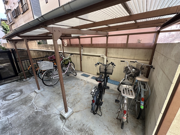 【パークプラザ第2大宮公園マンション】駐輪場