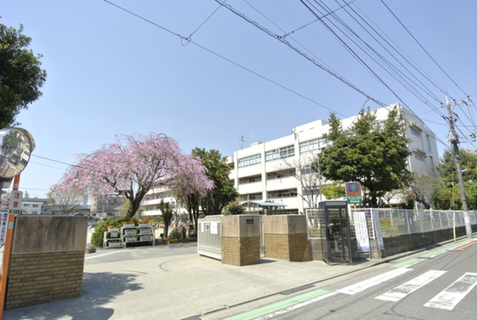 さいたま市立東大成小学校　約1070m