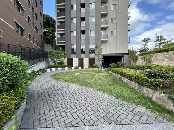 【プレミスト愛宕】エントランスアプローチ