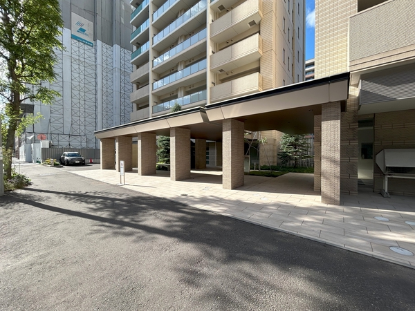 【プレミスト札幌ステーションアクシスヴェルデサイド】エントランス前 【プレミスト札幌ステーションアクシスヴェルデサイド】エントランス前