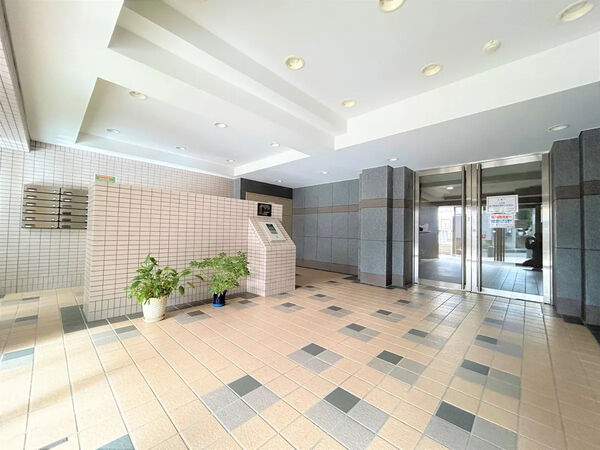 【ライフウエルズ日進】エントランス