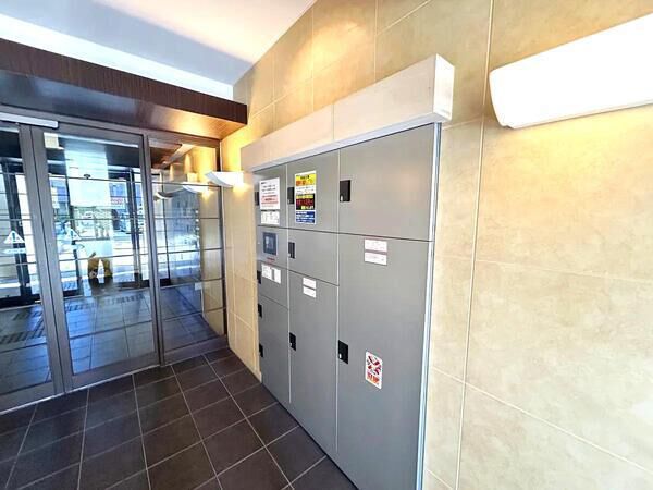 【エステムプラザ京都烏丸五条】エントランス（宅配ボックス）