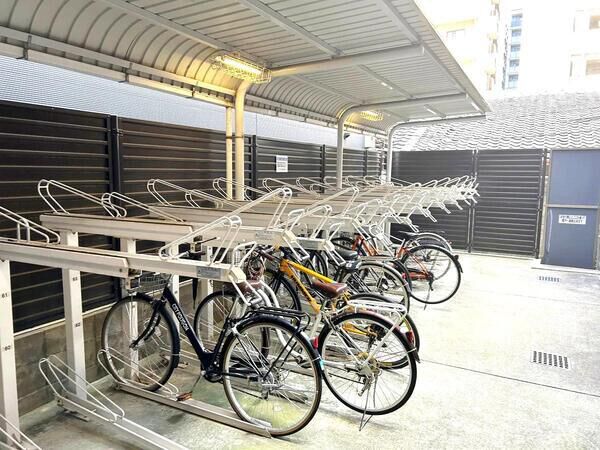 【エステムプラザ京都烏丸五条】共用部分（駐輪場）1