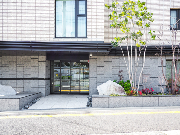 【プラウド瑞穂陽明テラス】エントランス