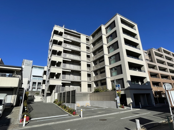 【ライオンズ横濱仲町台ヴィアーレ】外観