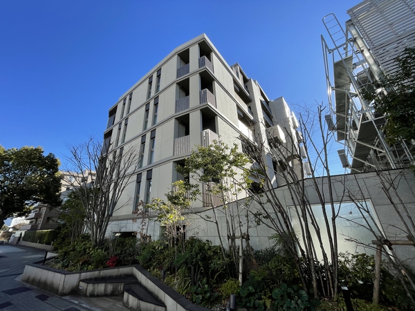 【ライオンズ横濱仲町台ヴィアーレ】外観