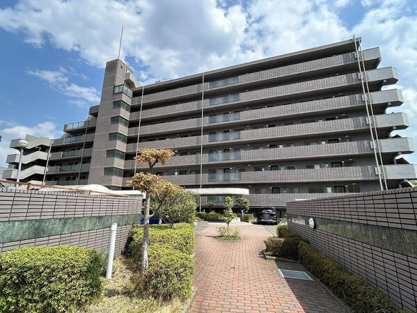 【ロイヤルパレス八乙女】外観