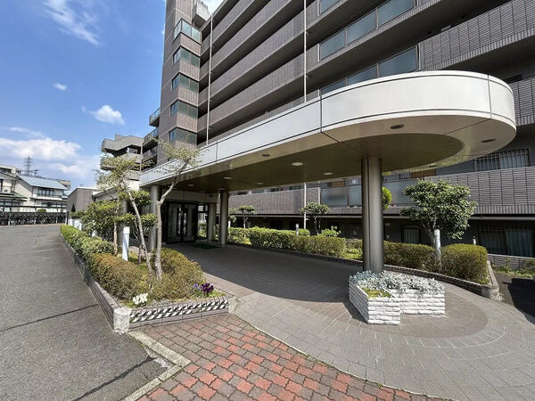 【ロイヤルパレス八乙女】エントランスアプローチ